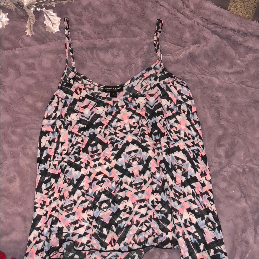 Aztec pattern tank! 🖤💜